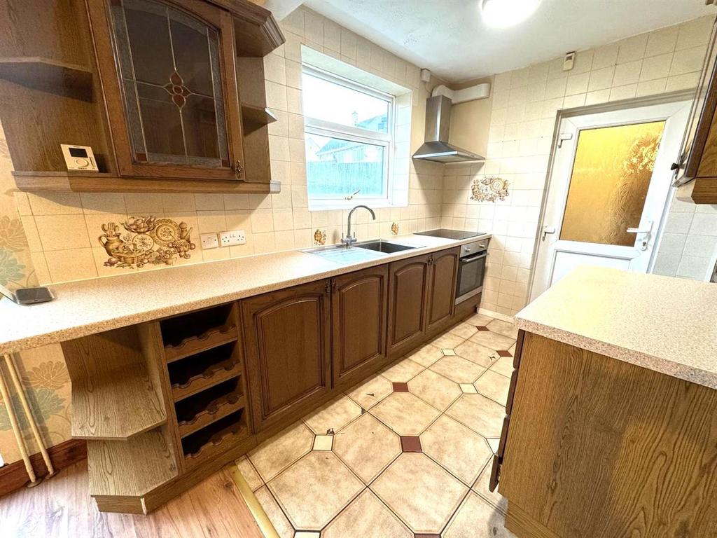 Kitchen Pic 2