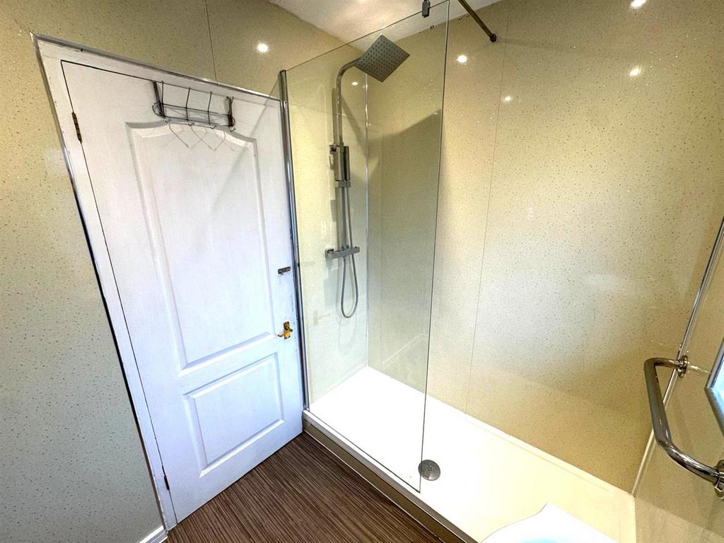 Shower Room Pic 2