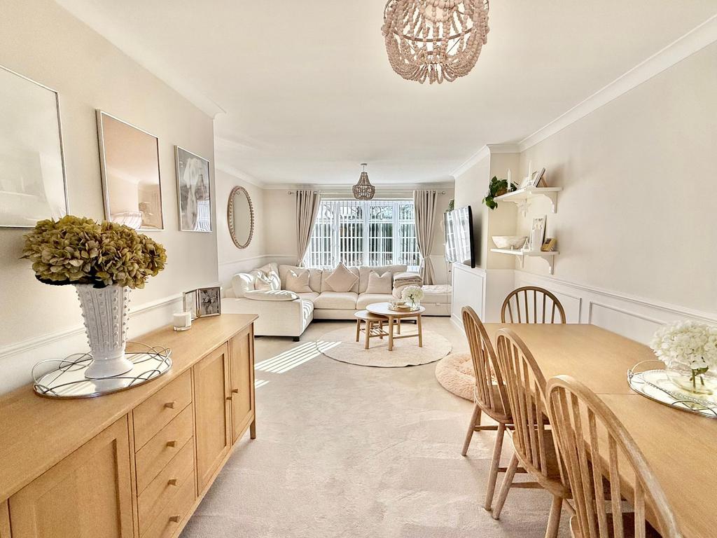 Lounge/dining room