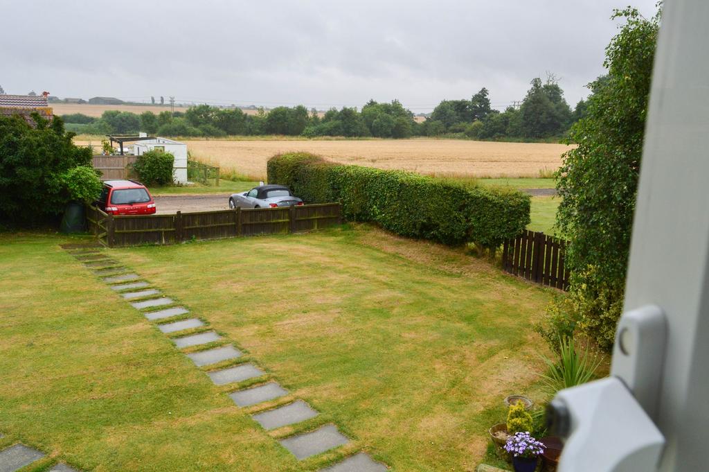 Side garden and Parking x3