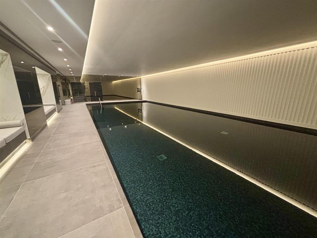 Pool1.jpg