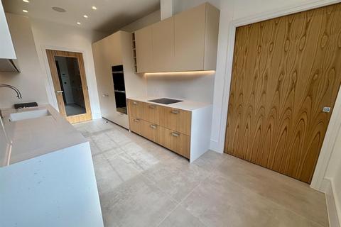2 bedroom flat to rent, 22 Beech Hill, Barnet