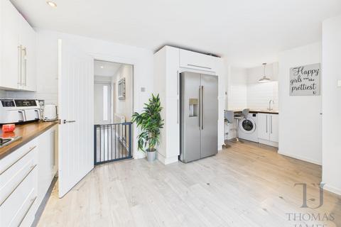 4 bedroom semi-detached house for sale, Firdale, Cotgrave