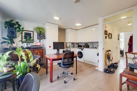 undefined, Navarino Road, London Fields, London, E8