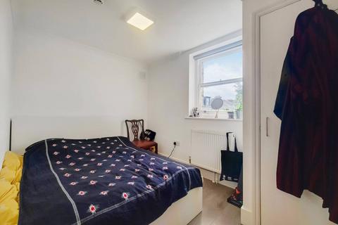 undefined, Navarino Road, London Fields, London, E8