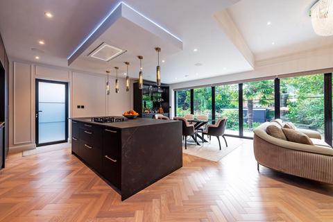 4 bedroom detached house for sale, Sunnyfield, Mill Hill, NW7