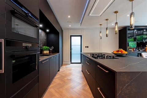4 bedroom detached house for sale, Sunnyfield, Mill Hill, NW7