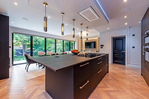 4 bedroom detached house for sale, Sunnyfield, Mill Hill, NW7
