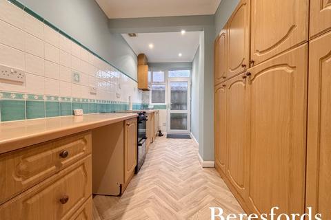 3 bedroom bungalow for sale, Acacia Drive, Upminster, RM14