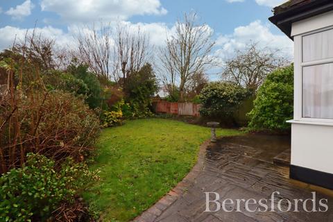 3 bedroom bungalow for sale, Acacia Drive, Upminster, RM14