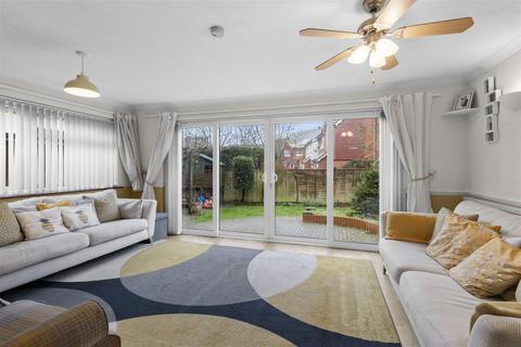 3 bedroom semi-detached house for sale, Goodwin Close, Hailsham