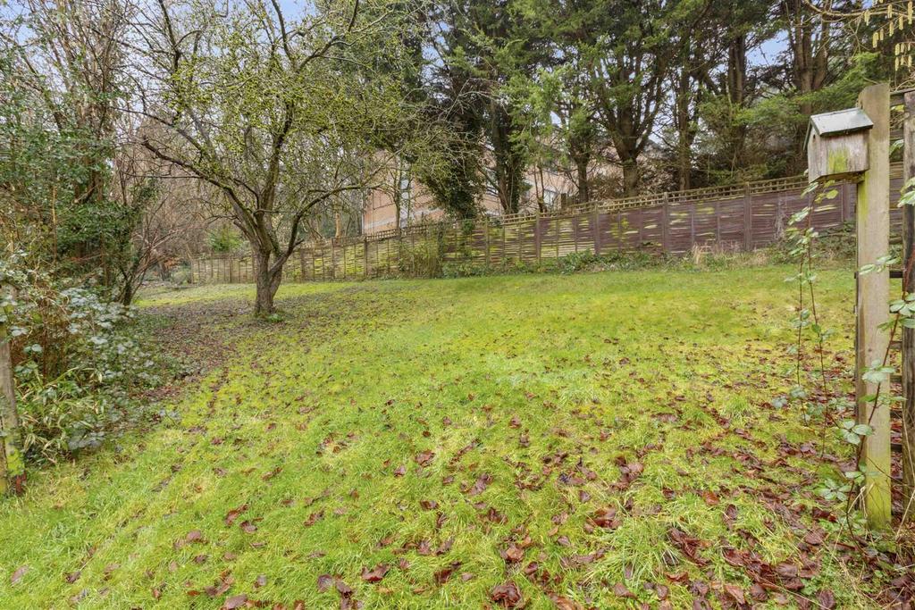 11 New Rd Close, HP12 4 LE (LOW RES)-10.jpg