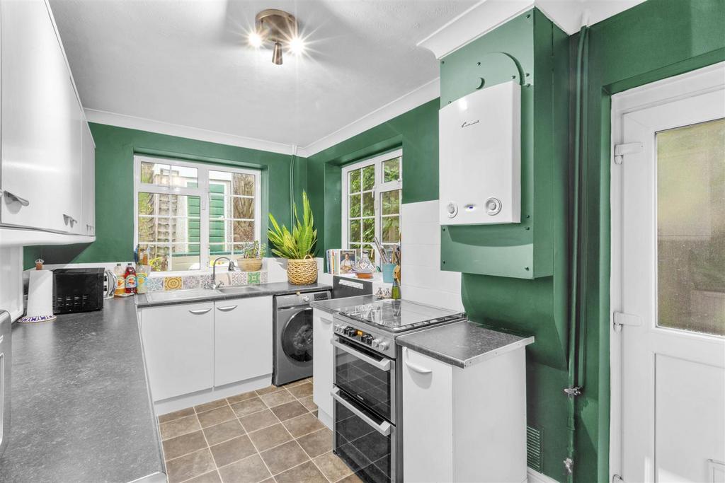 11 New Rd Close, HP12 4 LE (LOW RES)-5.jpg