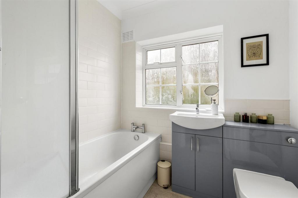 11 New Rd Close, HP12 4 LE (LOW RES)-4.jpg