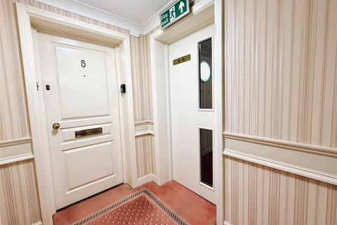undefined, Dunham Road, Altrincham
