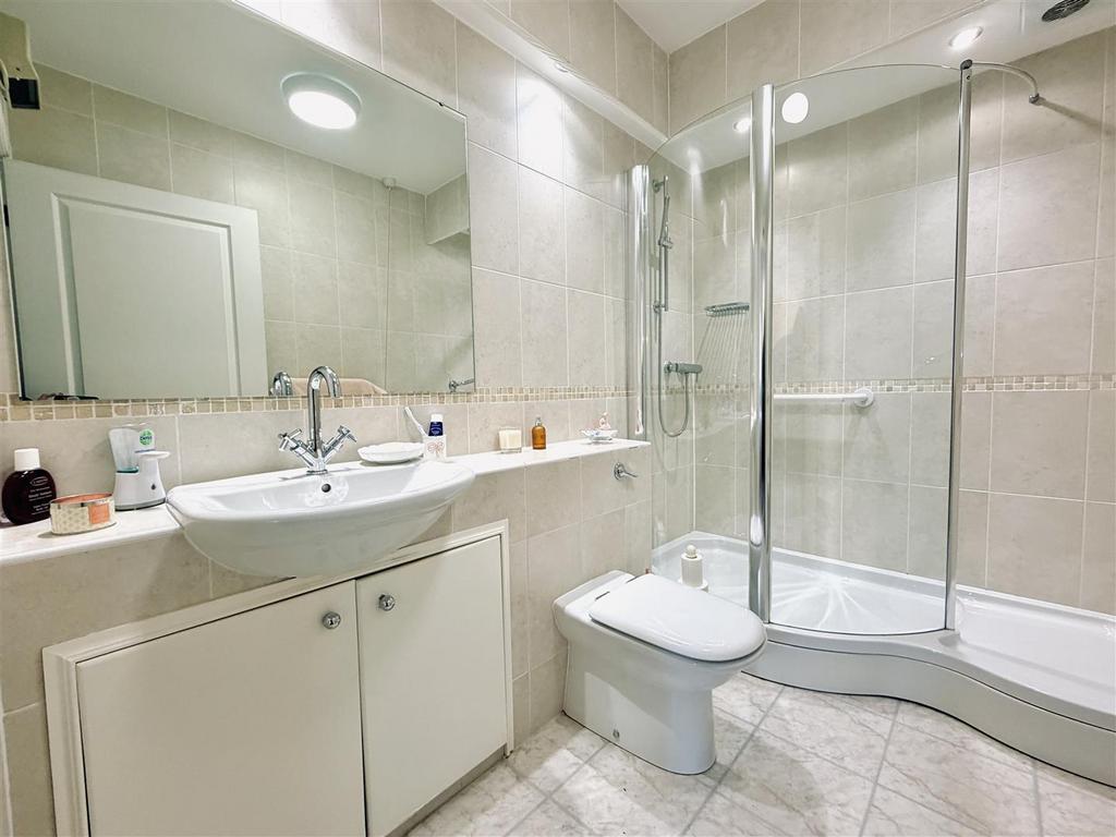 Bed 1 En Suite