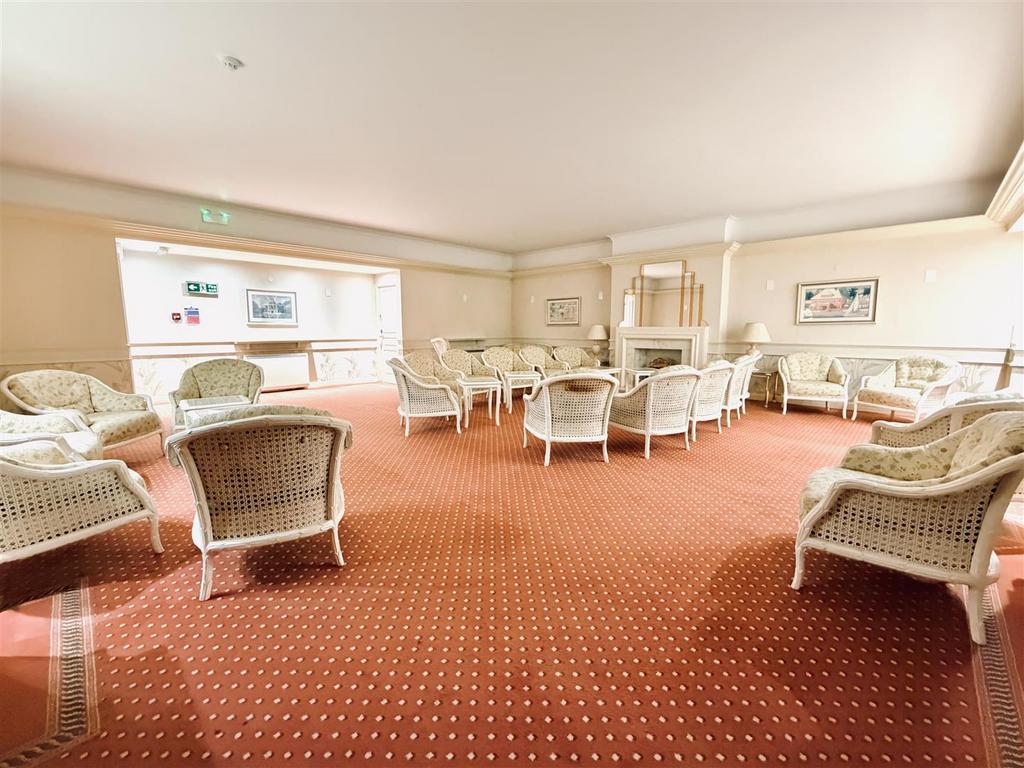 Residents Lounge and Kitchen