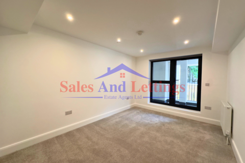 1 bedroom flat to rent, High Street, Slough SL1