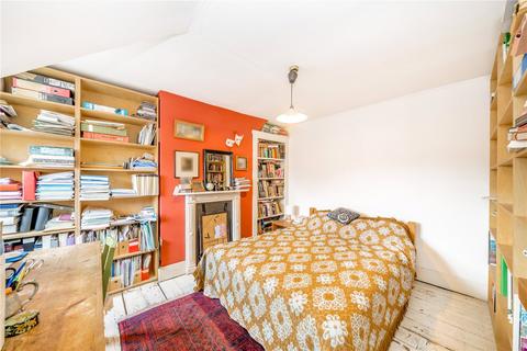 2 bedroom maisonette for sale, East Bank, London, N16