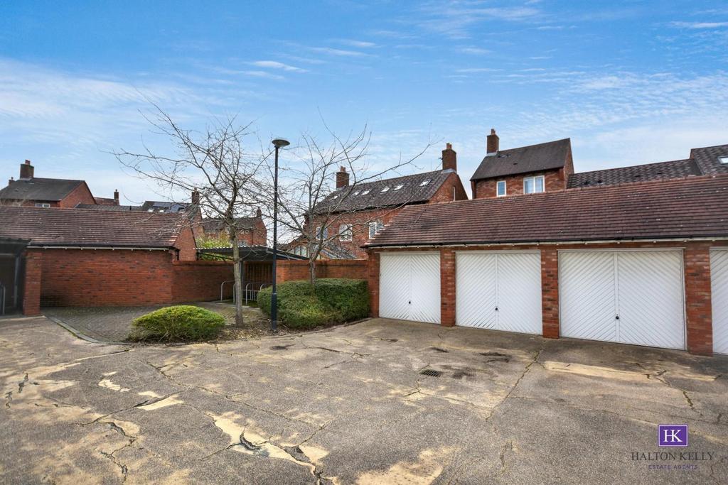 Garage/parking area