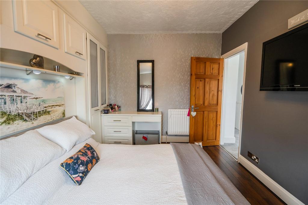 Bedroom 1 (2)