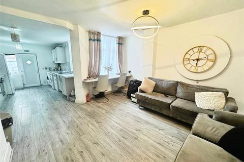 1 bedroom in a house share to rent, Cecil Road, Manchester M30