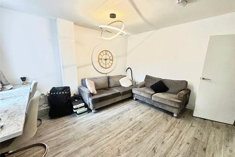 1 bedroom in a house share to rent, Cecil Road, Manchester M30