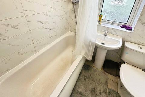1 bedroom in a house share to rent, Cecil Road, Manchester M30