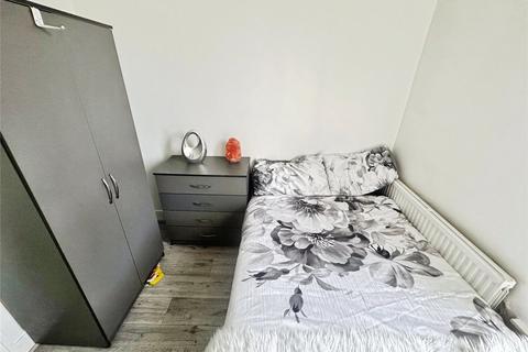 1 bedroom in a house share to rent, Cecil Road, Manchester M30