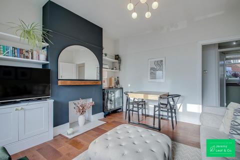 2 bedroom house for sale, East End Road, London