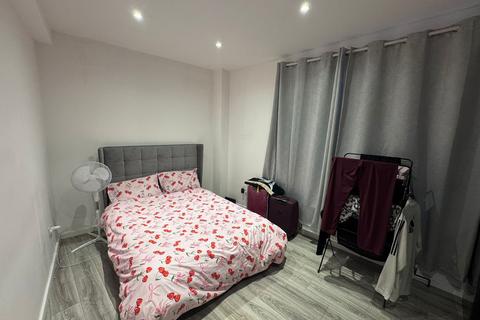 1 bedroom flat to rent, George Lane, London, Greater London. E18 1AN