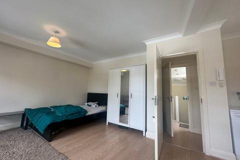 Studio to rent, Napier Road, London, W14
