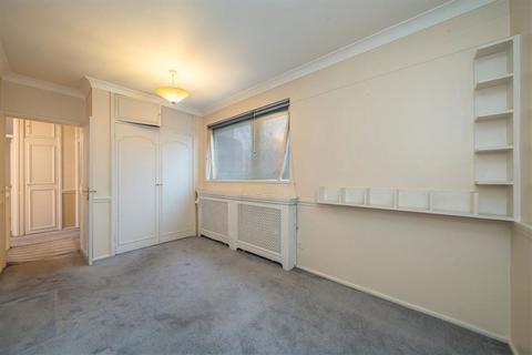 4 bedroom flat for sale, Abbots Manor, London SW1V