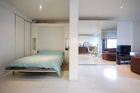 undefined, Baltimore Wharf, London, E14