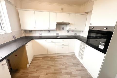 2 bedroom flat to rent, Birkdale, Bexhill-On-Sea