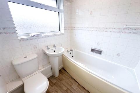 2 bedroom flat to rent, Birkdale, Bexhill-On-Sea