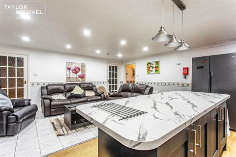 5 bedroom semi-detached house to rent, Auckland Drive, Brighton