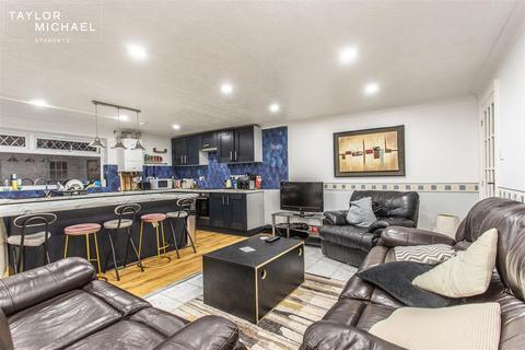 5 bedroom semi-detached house to rent, Auckland Drive, Brighton