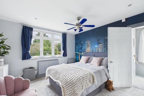 3 bedroom end of terrace house for sale, Featherbed Lane, Croydon