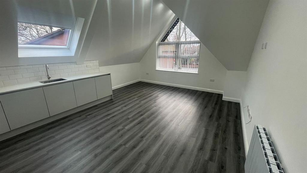 Bright, recently renovated attic double bedroom...