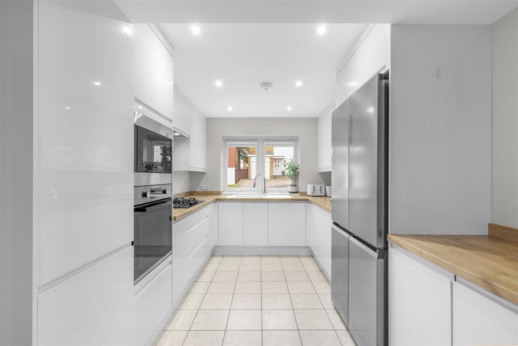 9 Gladstone Rise, HP13 7 NW-8.jpg