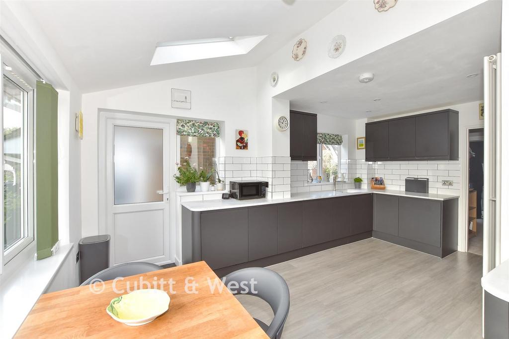 Kitchen/Breakfast Room