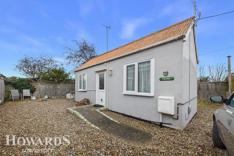 1 bedroom detached bungalow for sale, Willow Road, Pakefield
