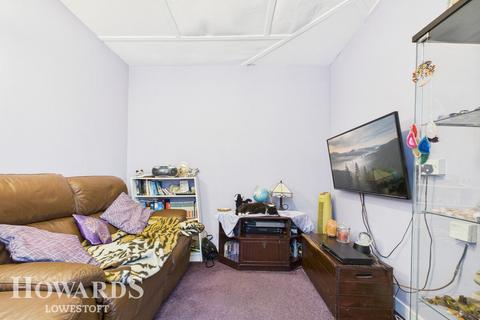 1 bedroom detached bungalow for sale, Willow Road, Pakefield