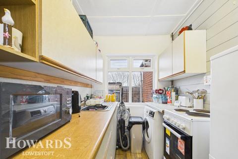 1 bedroom detached bungalow for sale, Willow Road, Pakefield