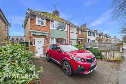 3 bedroom semi-detached house for sale, Dell Road, Lowestoft