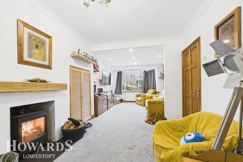 3 bedroom semi-detached house for sale, Dell Road, Lowestoft