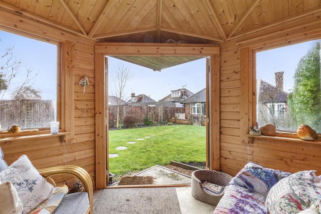 48 Totteridge Drive, HP13 6 JJ-13.jpg
