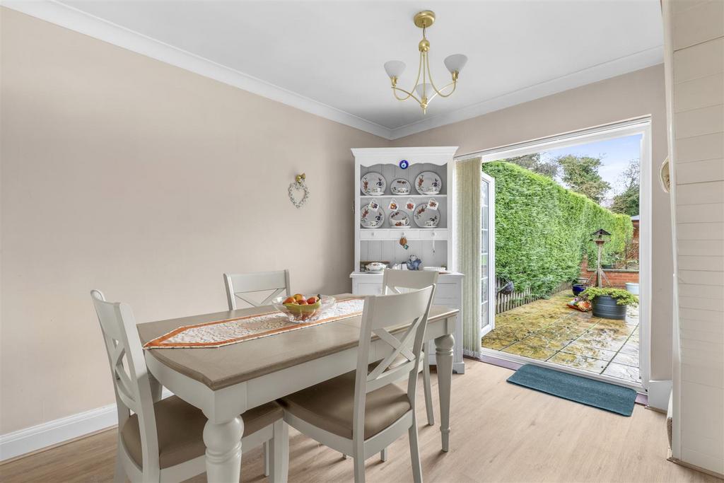 48 Totteridge Drive, HP13 6 JJ-2.jpg