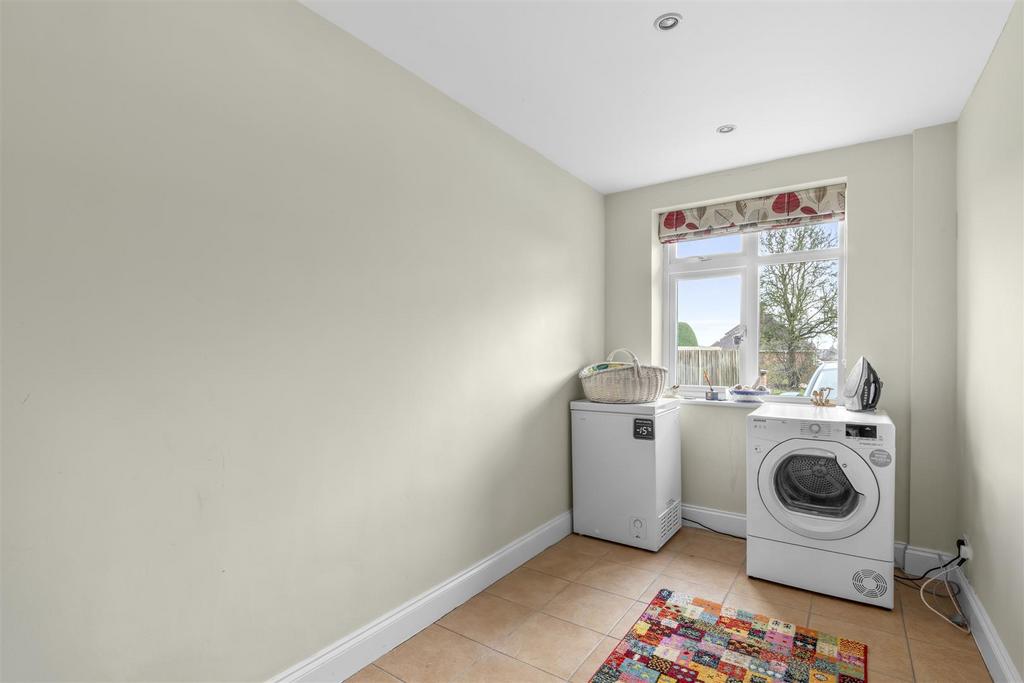 48 Totteridge Drive, HP13 6 JJ-8.jpg